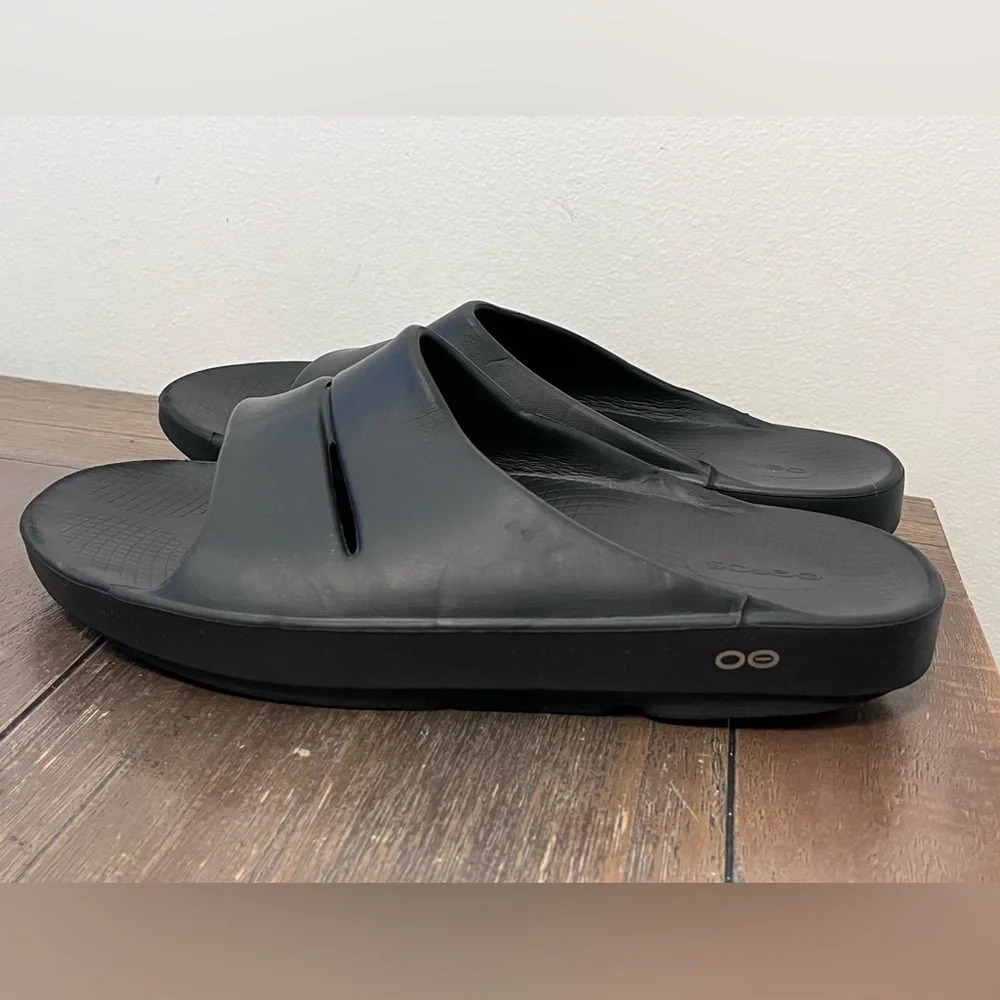 OOFOS Sandals Slides Mens size 10 Women’s size 12